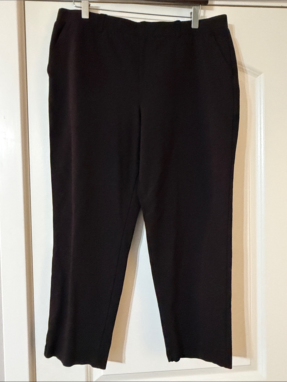 Women's Black Cropped Pull-On Pants